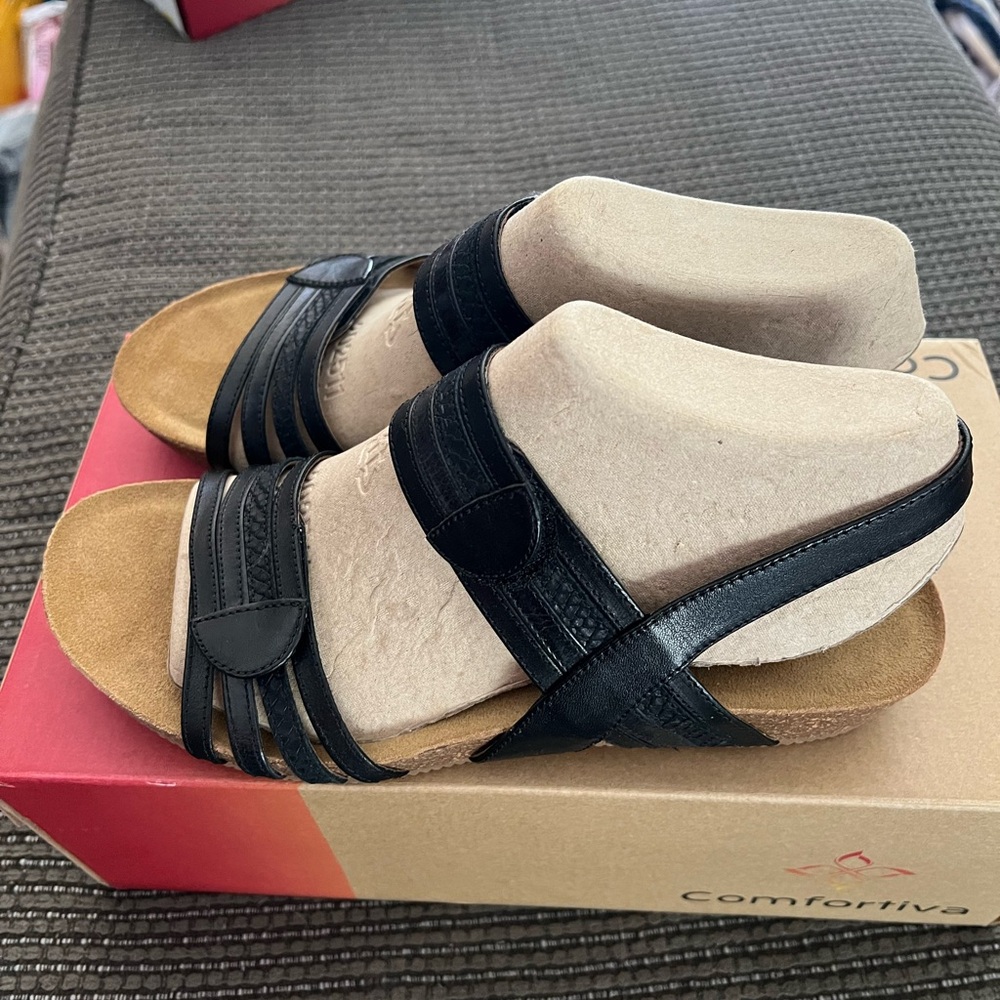 Women's Black Sandals - Picture 2 of 4
